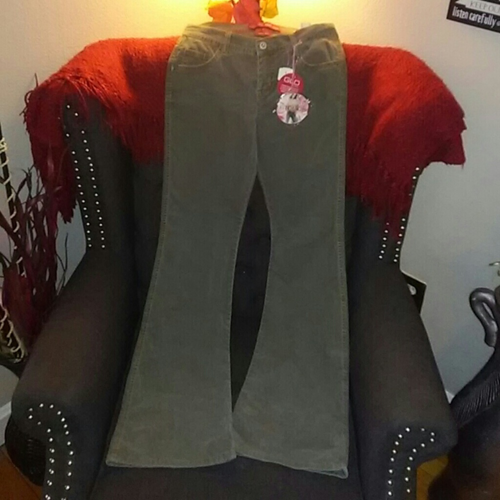 GLO Jeans